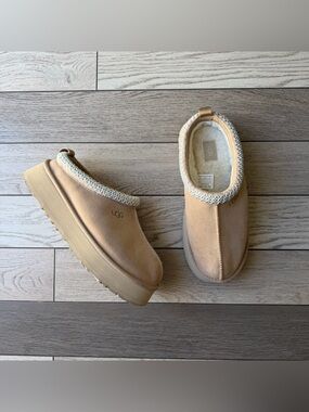UGG Tazz II Tan Women's Platform Slippers size 10